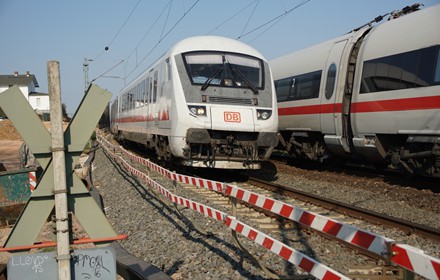 Begegnung Fernverkehr 2020 auf der Main Weser Bahn am B Lachegraben