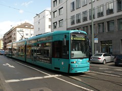 Hier als Linie 12 Umleitung in der Glauburgstraße