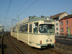 Einst ein alltägliches Bild. Ein O-Wagen verlässt die Station Schönhof als Linie 18