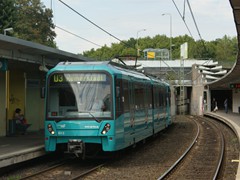 DerAusbau des Abzweigs zum Nordwestzentrum zum Gleisdreieck machte es erforderlich, dass die U3 an einem Wochenende 2010 zur Rmerstadt fuhr.