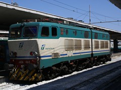 E 656 Caimano Schnellzuglokomotive in Napoli