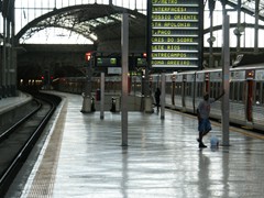 .....die Station liegt direkt am Ende des Verbindungstunnels zwischen Campolide und dem Rossio...