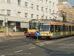 Begegnung S- Bahn und Straenbahn auf gleichem Gleis