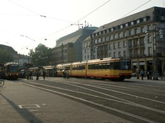 ....um dann als S-Bahn auf dem Bahnhofsvorplatz zu halten...