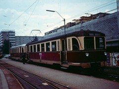 Abfahrbereiter Zug der Salzburger Lokalbahn