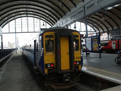 Ein Class 156 in Newcastle