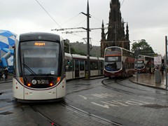 Sonst sind Busse der Verkehrsträger des ÖPNV in Edinburgh
