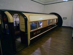 Ein (Kabel)Wagen der Subway im Verkehrsmuseum Glasgow in ursprungs Lackierung