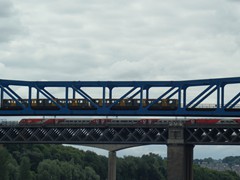 Über den River Tyne hat die Metro eine eigene Brücke