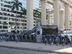 Man erkennt, dass Radfahren in Miami nicht zu der beliebtesten Fortbewegungsart gehört. 