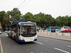 Grinsender Bus