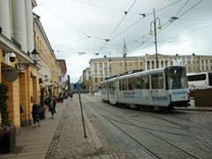...sondern biegen ab zur Station Senaatintori