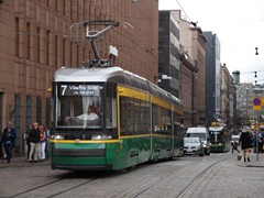 Wagen 437 kommt die Aleksanterinkatu hinauf