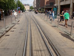 Der "eingleisige" Abschnitt in der Mikonkatu Straße,- einer Fußgängerzone