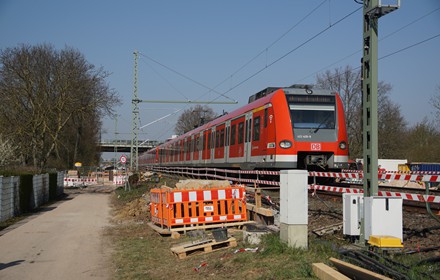 Im April 2020 ist hier noch nicht viel passiert. Die Baustelle der Unterführung "Lindenallee" wurde bereits....