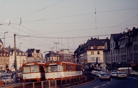 Apropos Maybachbrücke. Dort konnte ich diese durchaus spektakuläre Zugkreuzung auf Film bannen.