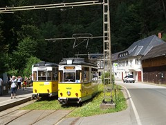 ...an den Beiwagen vorbei...