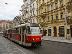 Eine T3R.P Doppeltraktion an der Station Vodickova