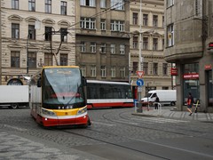 9400 Škoda 15 T mit "herausragenden Drehgestellen". Ecke Spálená / Lazarska