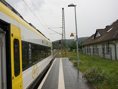 .... ist Kreuzungsbahnhof der eingleisigen, elektrifizierten Hauptstrecke