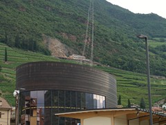 Ein Blick von der talstation in Bozen hinauf mun Ritten