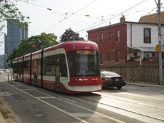 Linie 505 an der Station Broadview / Dundas 