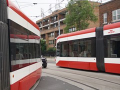 Eine Bahn kommt, eine fährt