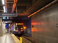Ein Zug verlässt die Station "Capitol Hill"