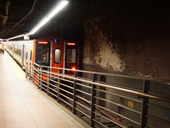 Ein Zug vom Typ M8 der MTA
