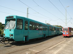 Ein Ptb Wagen wartet auf neue Klapptritte