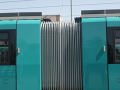 hier die Ursache,- der Übergang zuwischen den '25 Wagen