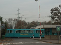 An der Kfz Einfahrt vorbei....