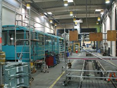 Die Glasfaserkunststoff-Werkstatt setzt die Fahrerkabinen in Stand und führt Unfallreparaturen aus.