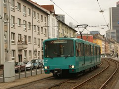 Sie beginnt an der Adalbertstraße