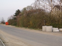Bevor alles begann befand sich noch ein Aussiedlerhof am Riedbergkreisel, der sich hier im Rücken des Fotografen befindet, ein Aussiedlerbauernhof