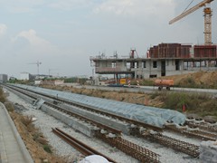 Hier sind mehrere Stadien der der festen Fahrbahn erkennbar