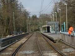 Die Bahnsteige wurden verlängert und erhöht. Güterverkehr ist keiner mehr zu erwarten.