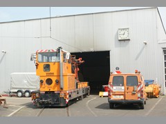 Die Schienenbiegehalle und Garage der Gleisbaurottenmaschine