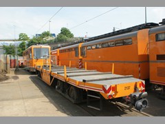 Rungenwagen zum Transport von Gleisen und Rolltreppen.