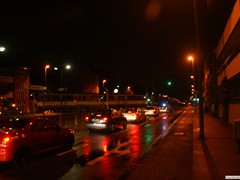 ... nach der Station wieder auf die andere Seite wechselnd.