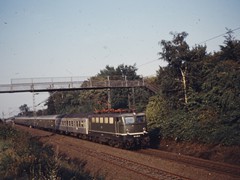141 425-0 mit Nahverkehrszug auf der Main Weser Bahn in Falschfahrt bei Eschersheim