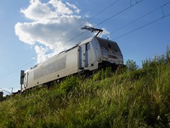 Mehrsystem fähiges Arbeitstier E 386 026-9 auf der Elbtal Bahn bei Bad Schandau unterwegs Richtung Tschechien