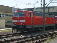 181 209-8 in Verkehrsrot im BW 1 Ffm