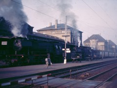 023 023-5 als führendes Fahrzeug einer Doppeltraktion in Lauda