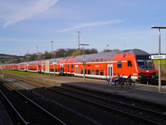 Beide Garnituren im Heimatbahnhof "Stockheim"