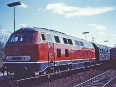 V215 074-6 BW Ulm neben einem V T98