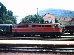 1042 der ÖBB in blutorange Lackierung