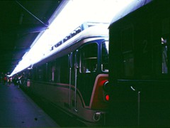 Man scheute es nicht, einem 4010 Triebzug Reisezug-Kurswagen hinzuzufügen