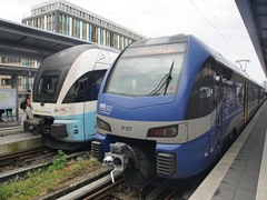 Köpfe am Holzkirchner Flügelbahnhof