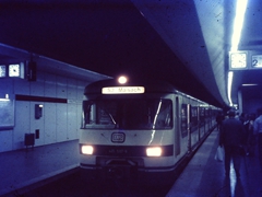 Beginn der ET 420 Ära. Hier ET 420 587-8 als S3 in München Hauptbahnhof (Tief) nach Maisach